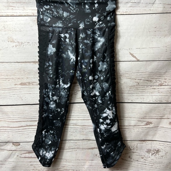 Lululemon Sunshine Salutation Crop (Full-On Luxtreme)
Dusk Dye White Black Sz 6 - Picture 3 of 10